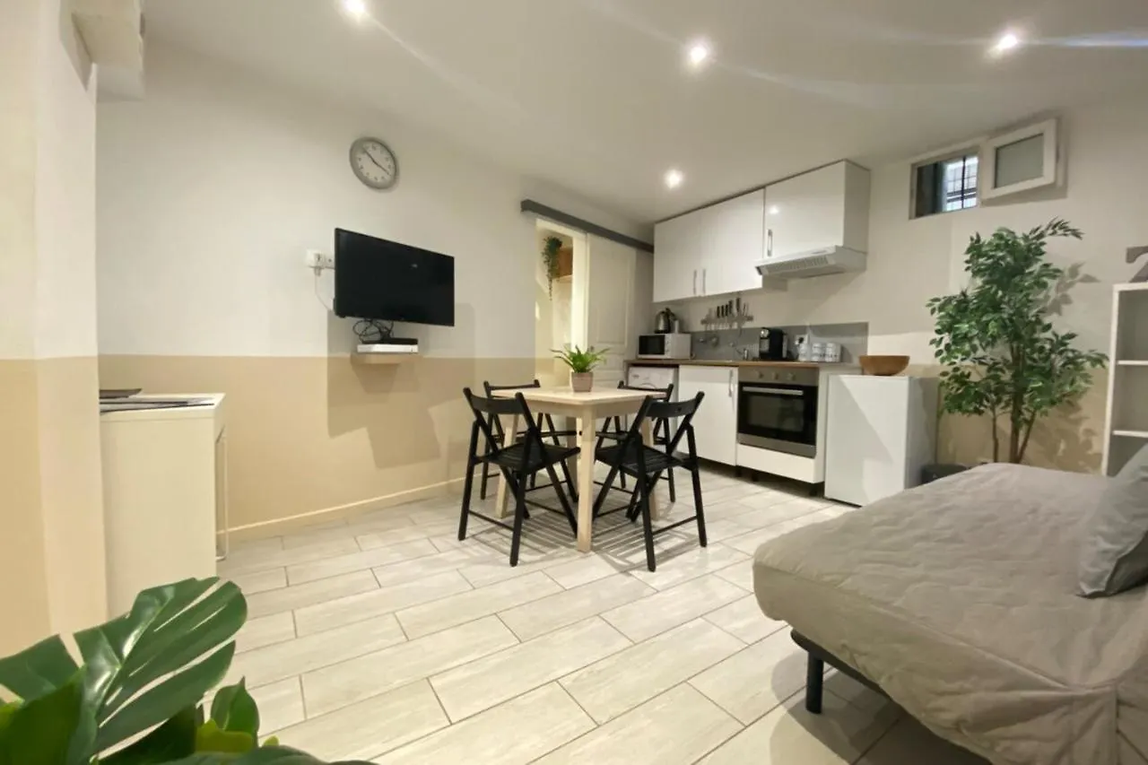 Appartement Le ZenTerrasse en villeWifi-Netflix-Calme à Marseille