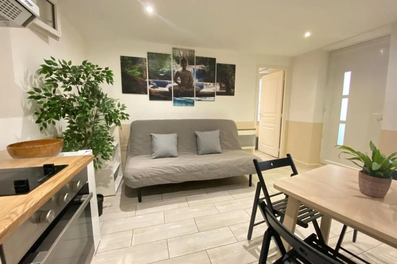 Appartement Le ZenTerrasse en villeWifi-Netflix-Calme à Marseille 0*,  France