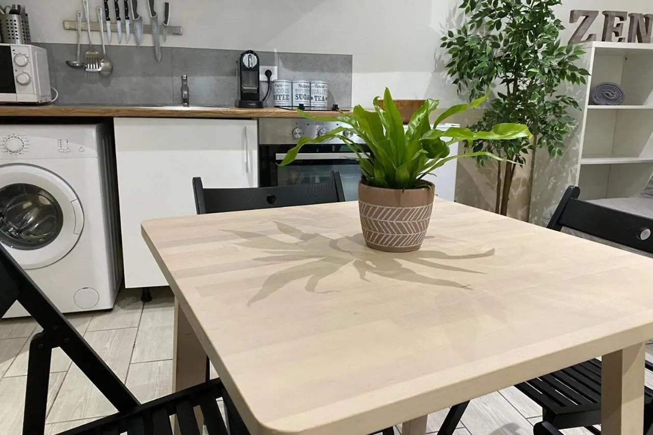 Appartement Le ZenTerrasse en villeWifi-Netflix-Calme à Marseille