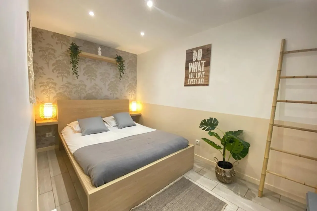Appartement Le ZenTerrasse en villeWifi-Netflix-Calme à Marseille