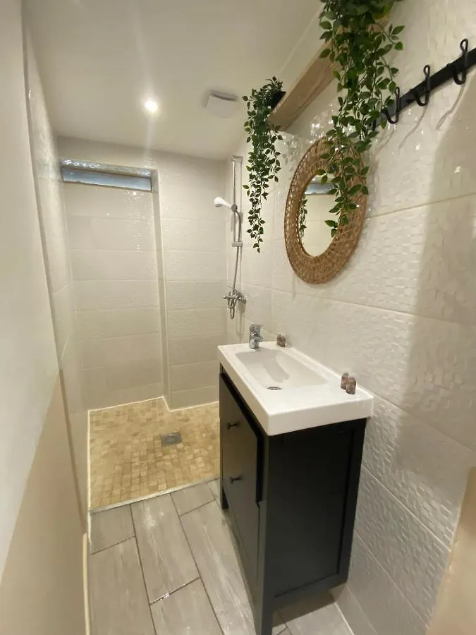 Appartement Le ZenTerrasse en villeWifi-Netflix-Calme à Marseille 0*,  France