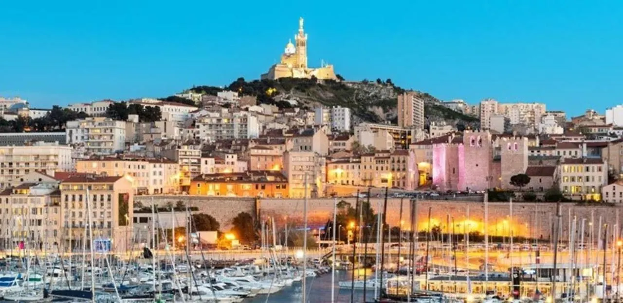 Appartement Le ZenTerrasse en villeWifi-Netflix-Calme à Marseille